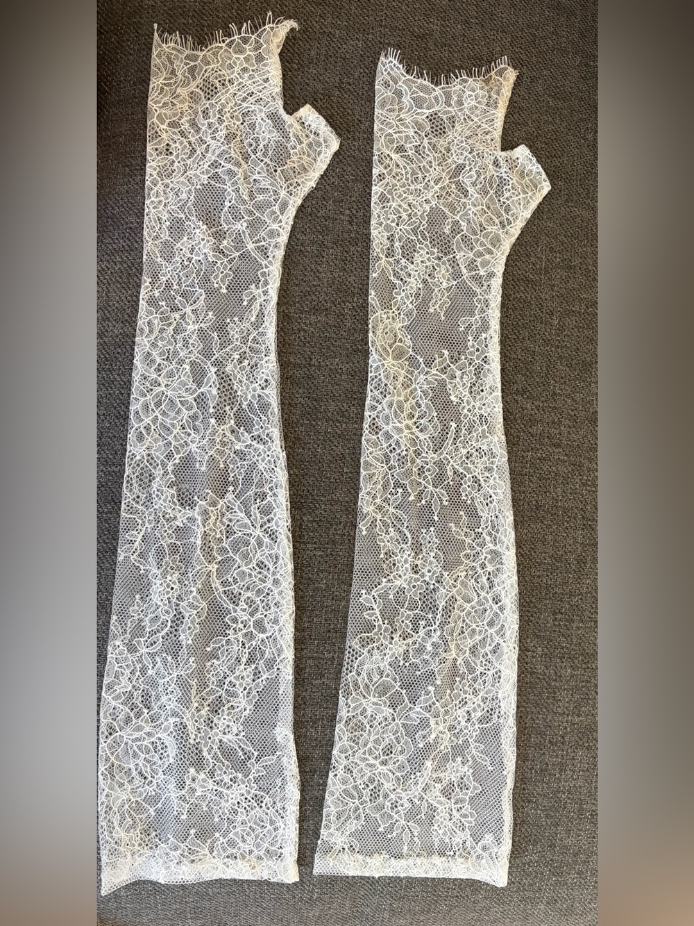 Ivory Chantilly Lace Fingerless Bridal Gloves - Picture 2 of 3